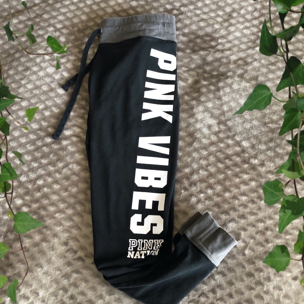 VS Pink yoga leggings